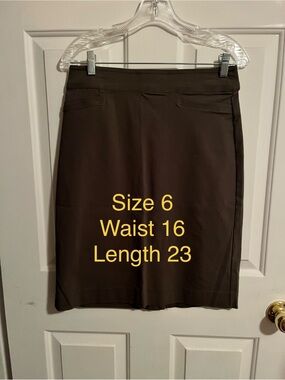 Classic Women's Brown Pencil Skirt - Size 6